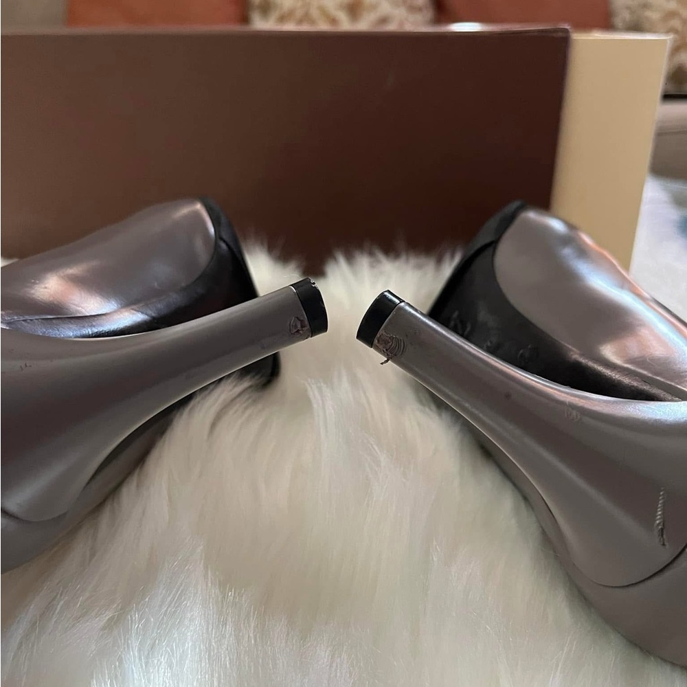 LOUIS VUITTON
Square Detail Leather Pumps Grey 38,5 - Picture 3 of 4